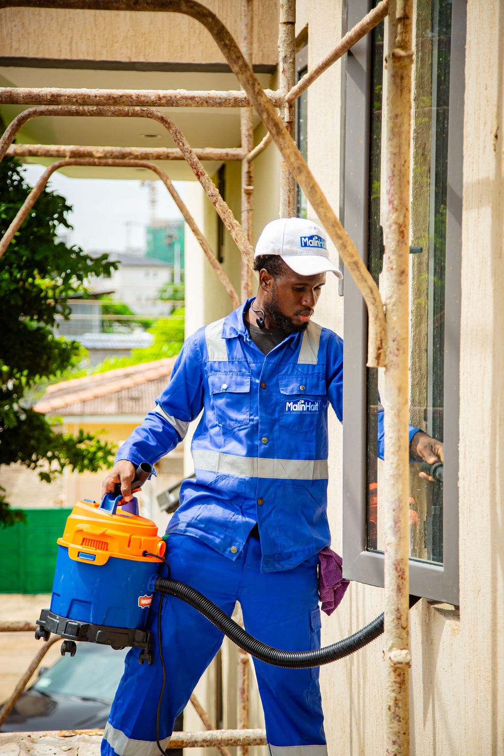 Malin Hait professional window cleaning project in Accra